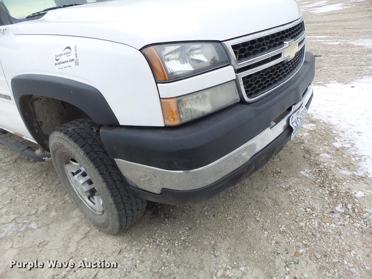 image for item DB1270 2006 Chevrolet Silverado 2500HD Crew Cab pickup truck