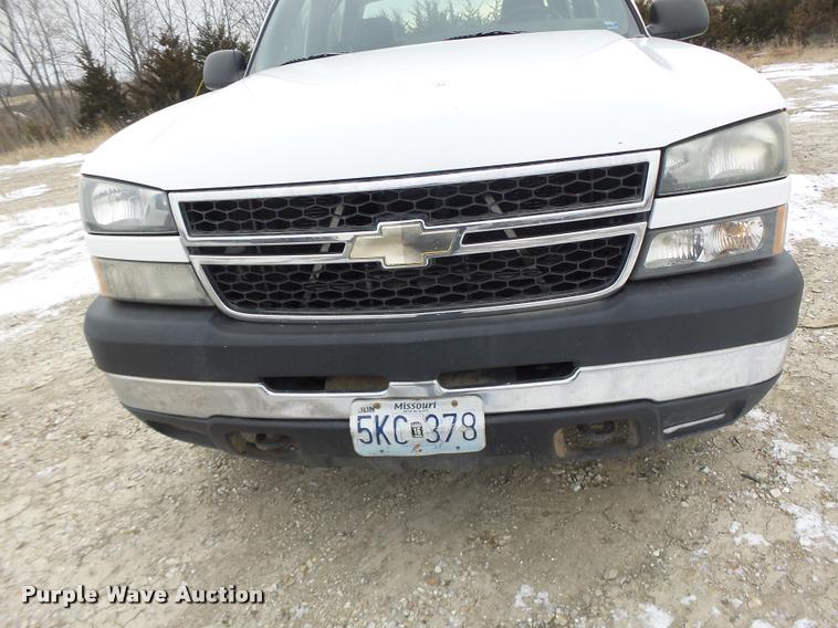 image for item DB1270 2006 Chevrolet Silverado 2500HD Crew Cab pickup truck