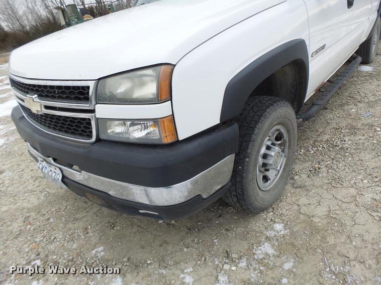 image for item DB1270 2006 Chevrolet Silverado 2500HD Crew Cab pickup truck