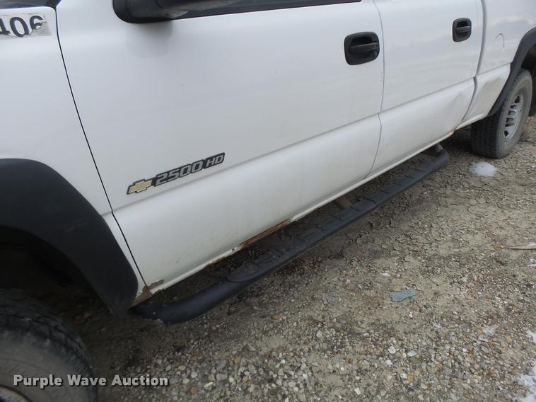 image for item DB1270 2006 Chevrolet Silverado 2500HD Crew Cab pickup truck