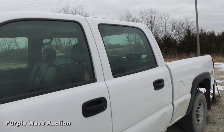 image for item DB1270 2006 Chevrolet Silverado 2500HD Crew Cab pickup truck