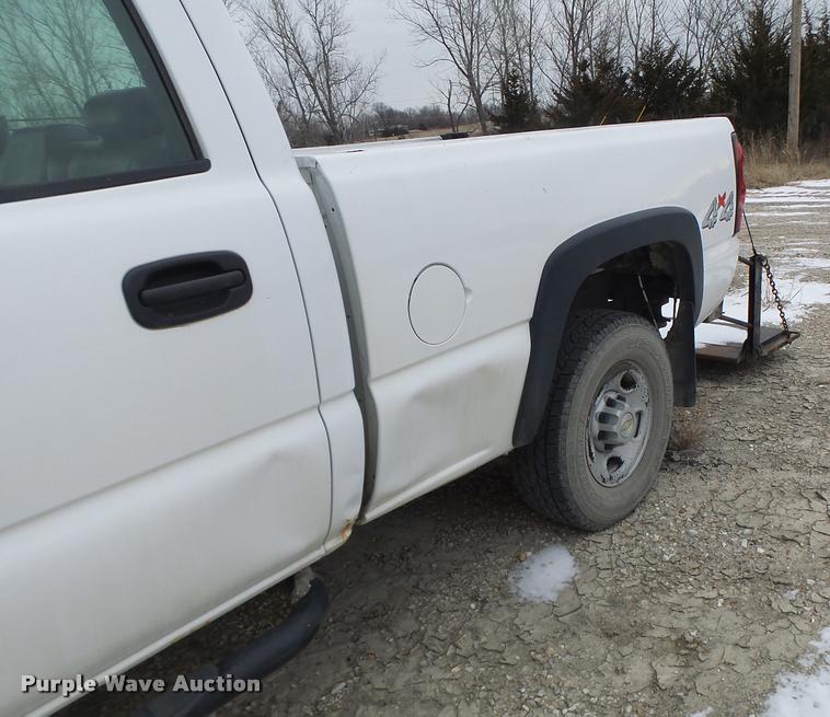 image for item DB1270 2006 Chevrolet Silverado 2500HD Crew Cab pickup truck