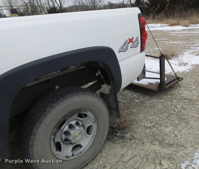 image for item DB1270 2006 Chevrolet Silverado 2500HD Crew Cab pickup truck