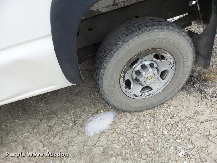 image for item DB1270 2006 Chevrolet Silverado 2500HD Crew Cab pickup truck