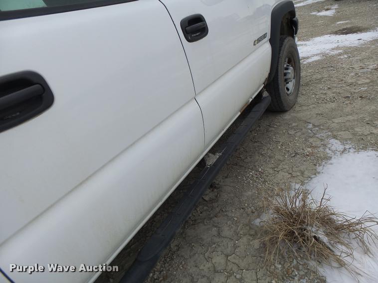 image for item DB1270 2006 Chevrolet Silverado 2500HD Crew Cab pickup truck