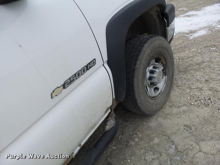 image for item DB1270 2006 Chevrolet Silverado 2500HD Crew Cab pickup truck