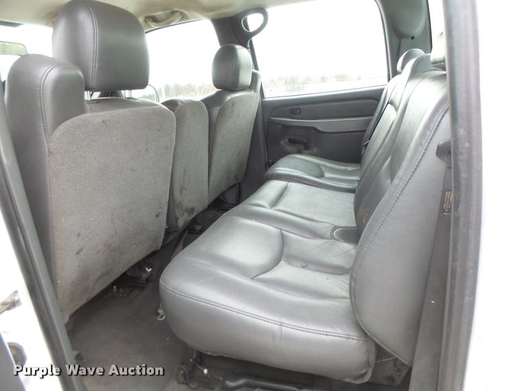 image for item DB1270 2006 Chevrolet Silverado 2500HD Crew Cab pickup truck