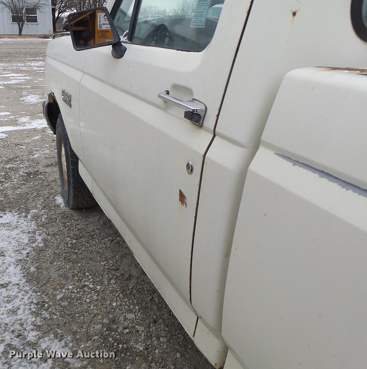 image for item DB1272 1990 Ford F150 pickup truck