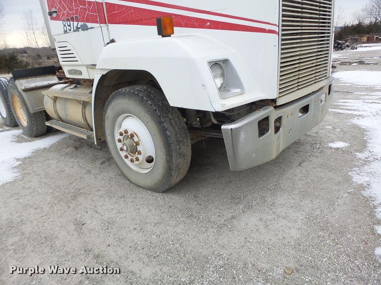 image for item DB1278 1989 Freightliner semi truck