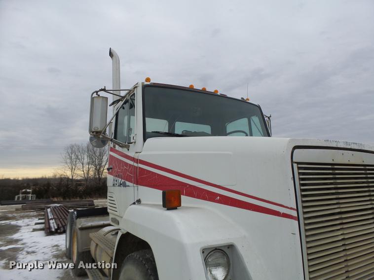 image for item DB1278 1989 Freightliner semi truck