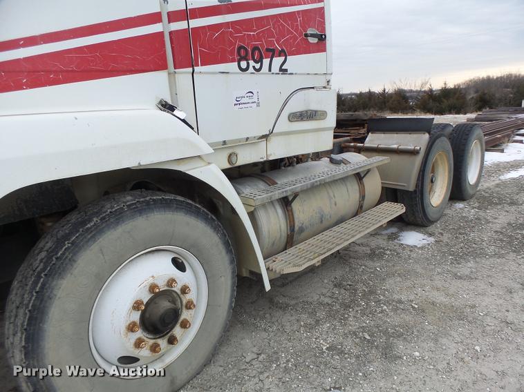 image for item DB1278 1989 Freightliner semi truck