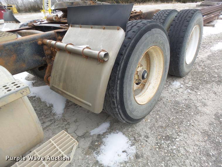 image for item DB1278 1989 Freightliner semi truck