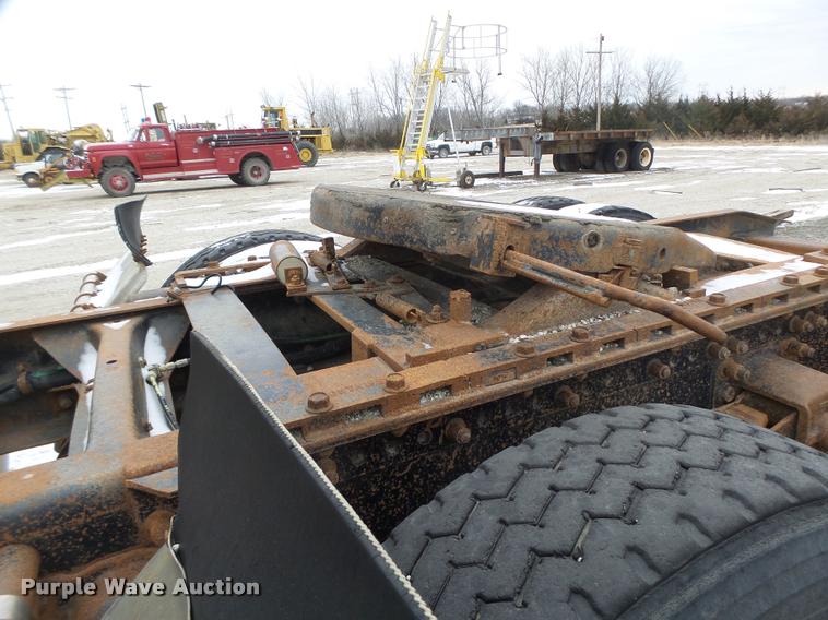 image for item DB1278 1989 Freightliner semi truck