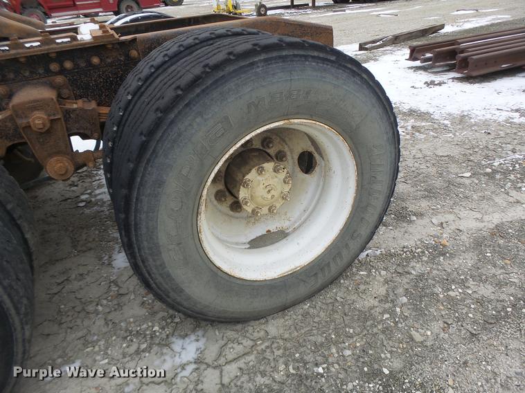 image for item DB1278 1989 Freightliner semi truck