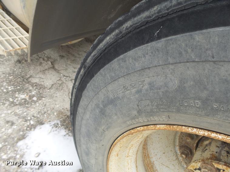 image for item DB1278 1989 Freightliner semi truck