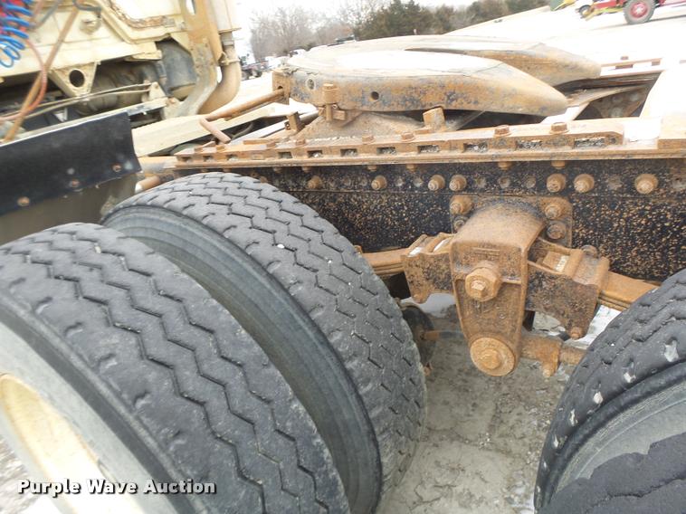 image for item DB1278 1989 Freightliner semi truck