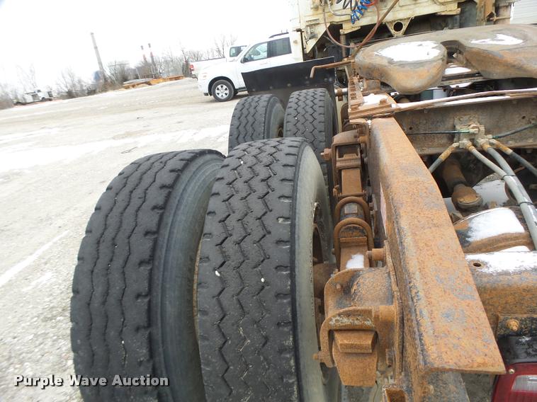 image for item DB1278 1989 Freightliner semi truck