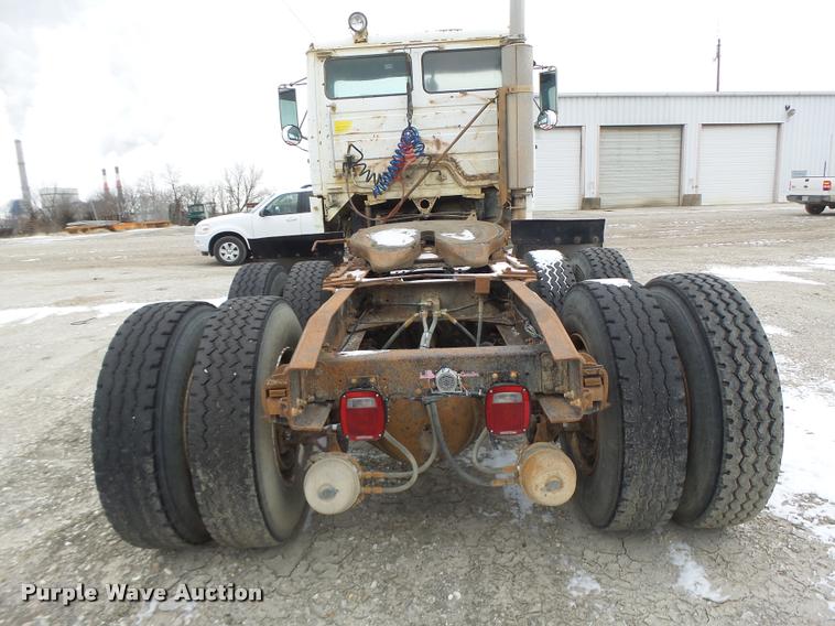 image for item DB1278 1989 Freightliner semi truck