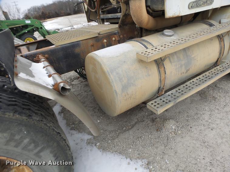 image for item DB1278 1989 Freightliner semi truck