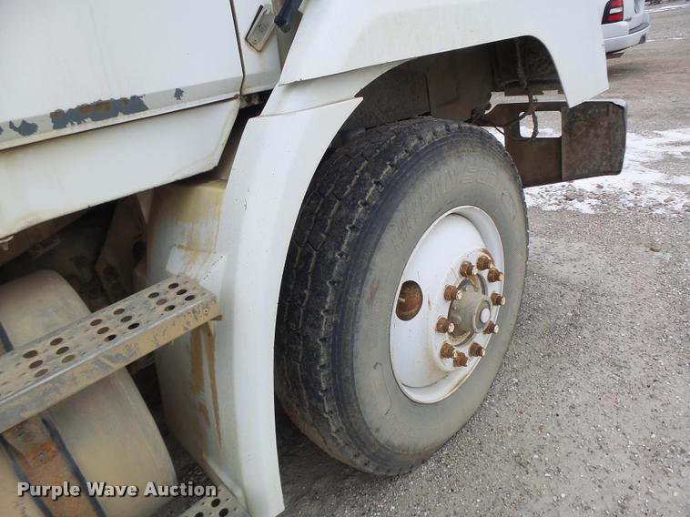 image for item DB1278 1989 Freightliner semi truck