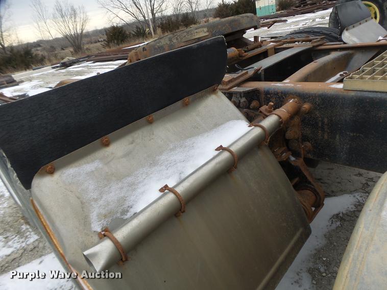 image for item DB1278 1989 Freightliner semi truck