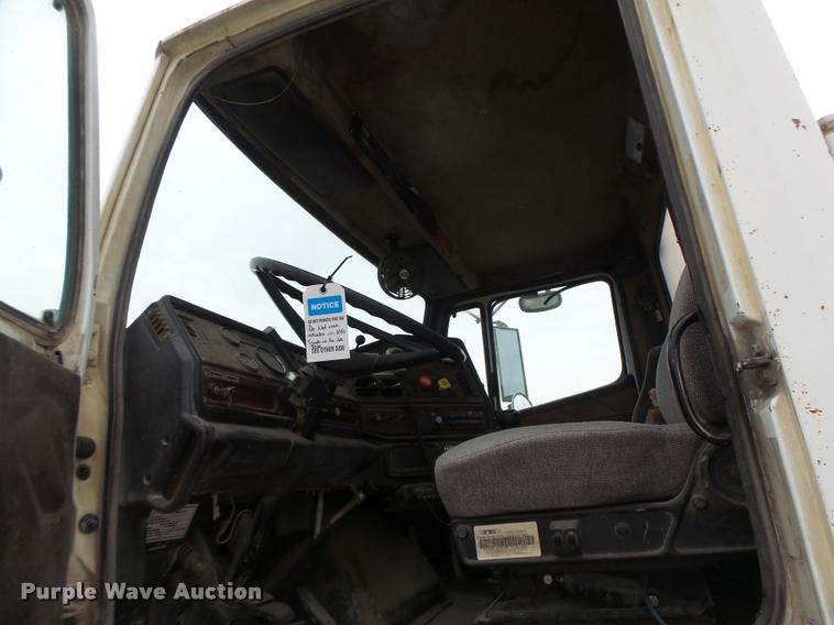 image for item DB1278 1989 Freightliner semi truck