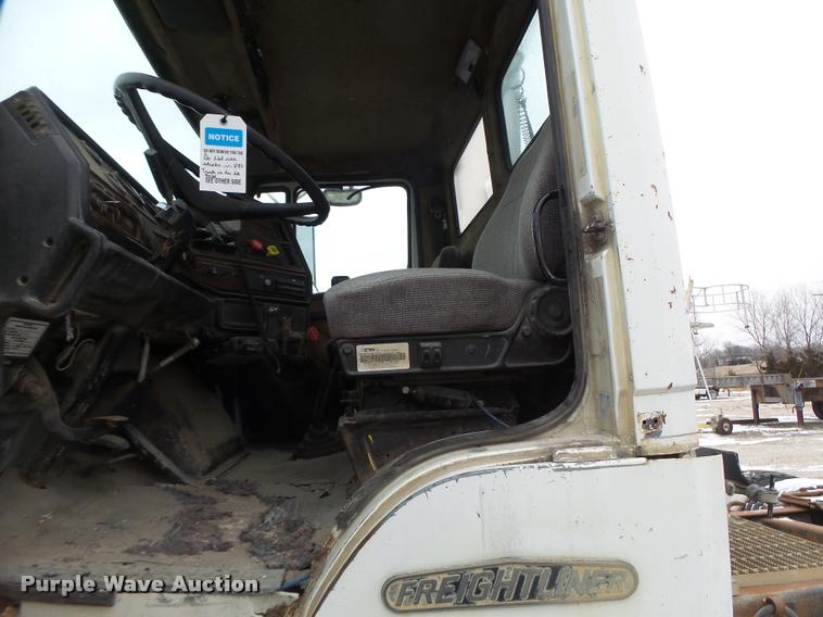 image for item DB1278 1989 Freightliner semi truck