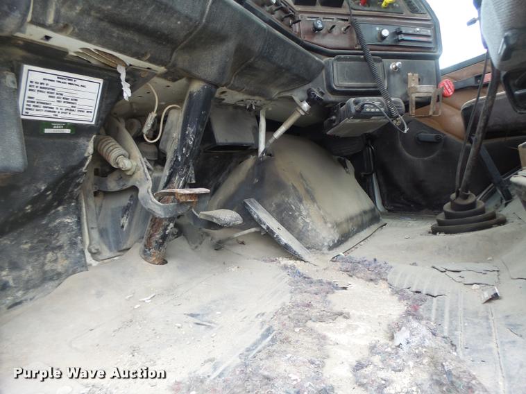 image for item DB1278 1989 Freightliner semi truck