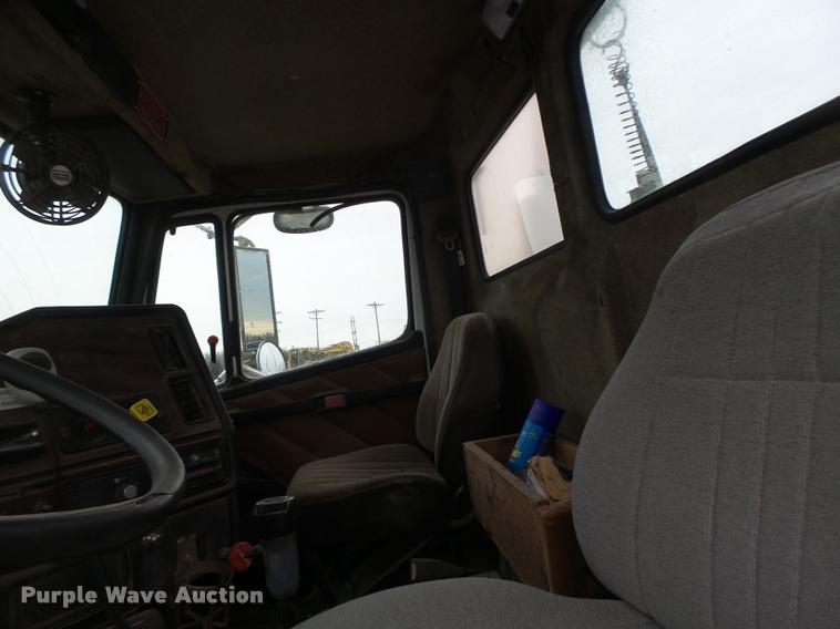 image for item DB1278 1989 Freightliner semi truck