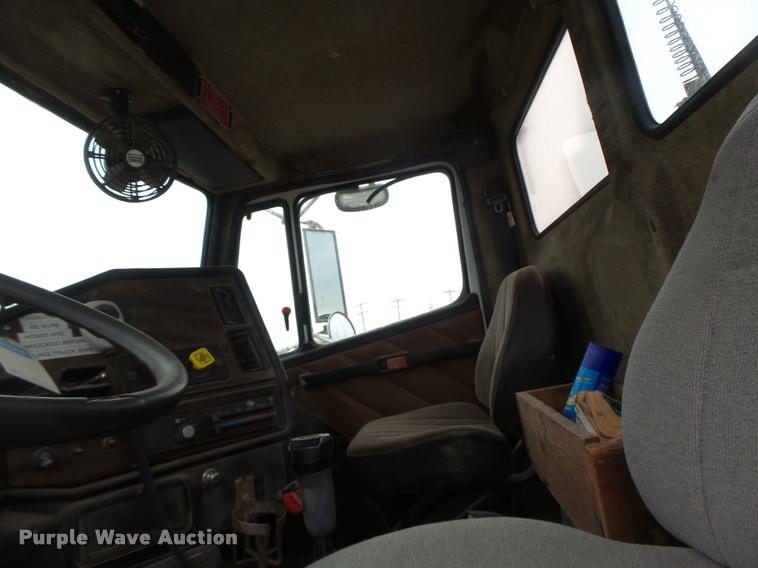 image for item DB1278 1989 Freightliner semi truck