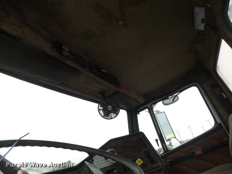 image for item DB1278 1989 Freightliner semi truck