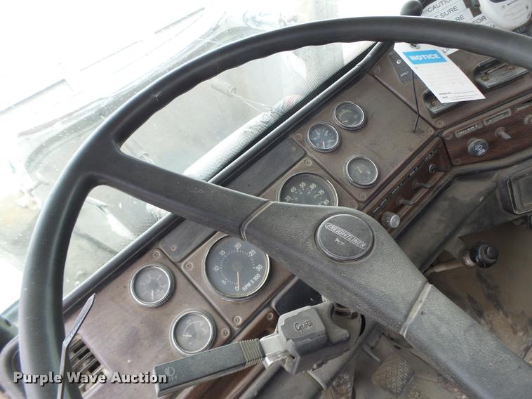 image for item DB1278 1989 Freightliner semi truck