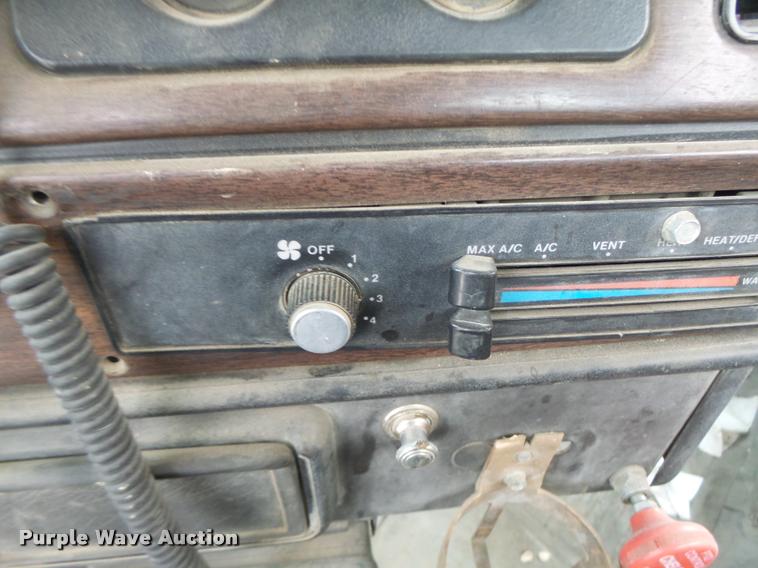 image for item DB1278 1989 Freightliner semi truck