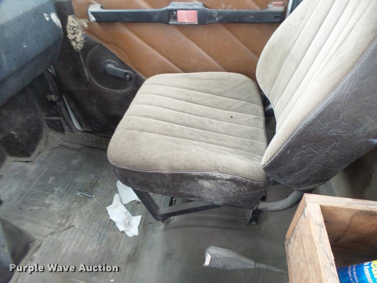 image for item DB1278 1989 Freightliner semi truck