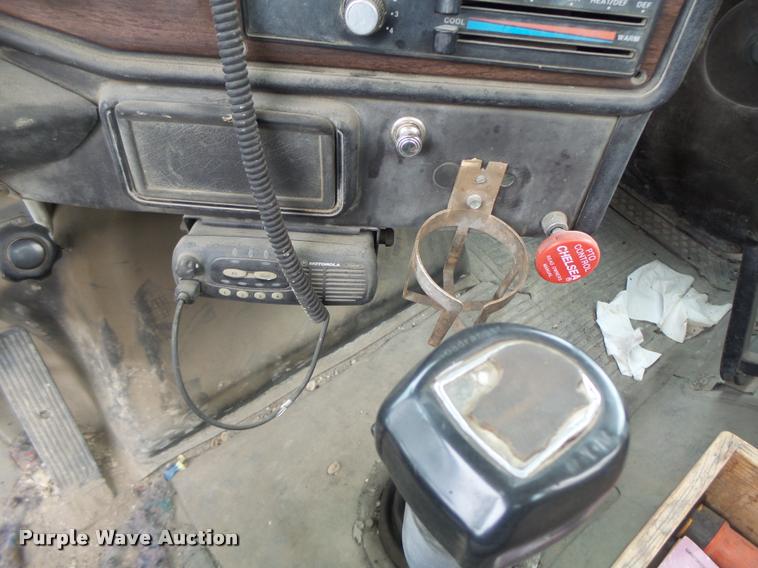 image for item DB1278 1989 Freightliner semi truck