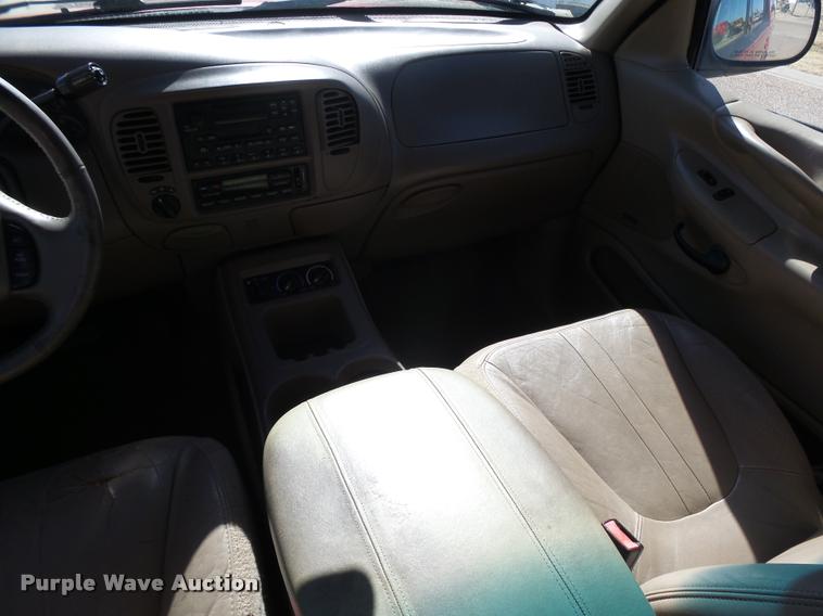 image for item DB1937 2001 Ford Expedition Eddie Bauer SUV