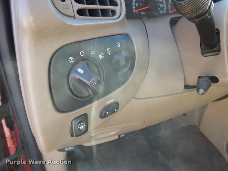 image for item DB1937 2001 Ford Expedition Eddie Bauer SUV