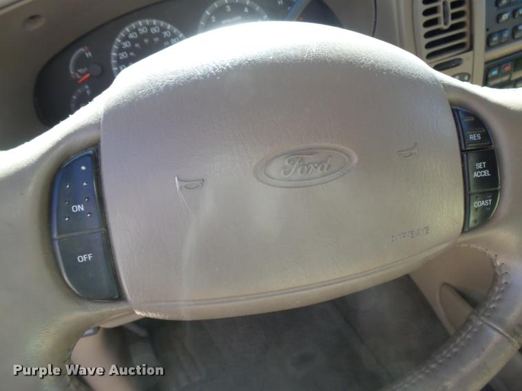 image for item DB1937 2001 Ford Expedition Eddie Bauer SUV