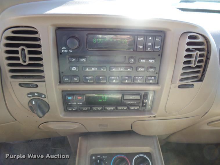 image for item DB1937 2001 Ford Expedition Eddie Bauer SUV