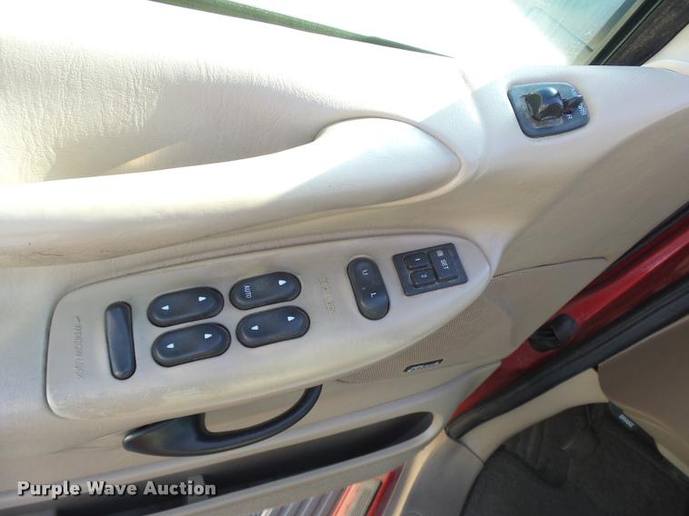 image for item DB1937 2001 Ford Expedition Eddie Bauer SUV