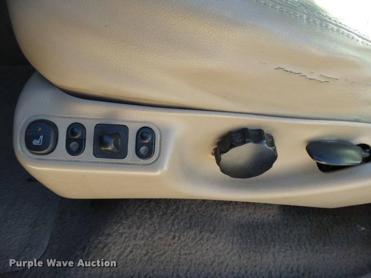 image for item DB1937 2001 Ford Expedition Eddie Bauer SUV