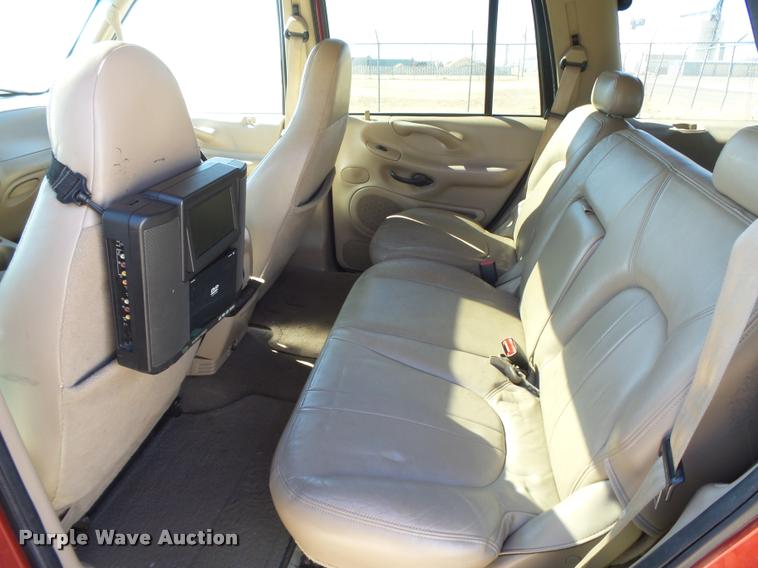 image for item DB1937 2001 Ford Expedition Eddie Bauer SUV