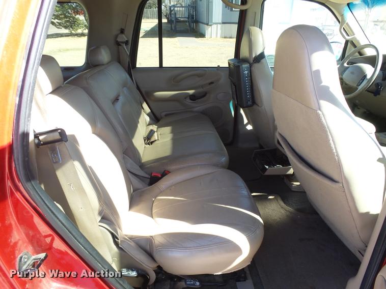 image for item DB1937 2001 Ford Expedition Eddie Bauer SUV