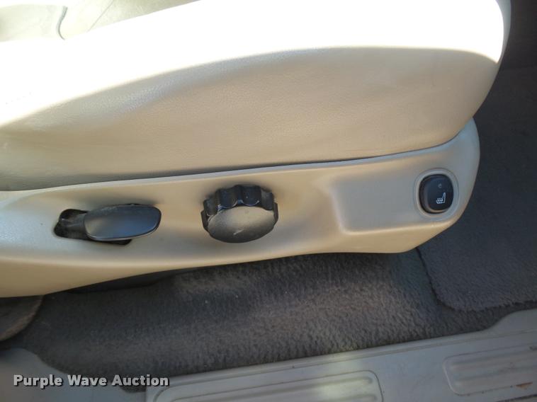 image for item DB1937 2001 Ford Expedition Eddie Bauer SUV