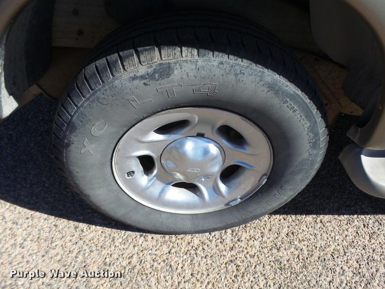 image for item DB1937 2001 Ford Expedition Eddie Bauer SUV