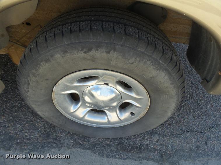 image for item DB1937 2001 Ford Expedition Eddie Bauer SUV