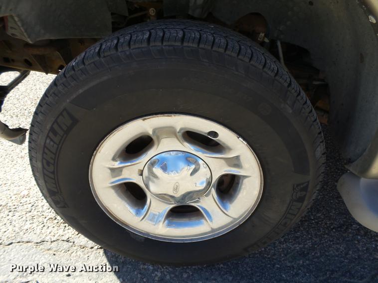 image for item DB1937 2001 Ford Expedition Eddie Bauer SUV