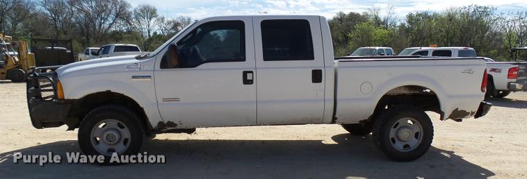 image for item DB2428 2005 Ford F350 Super Duty Crew Cab pickup truck