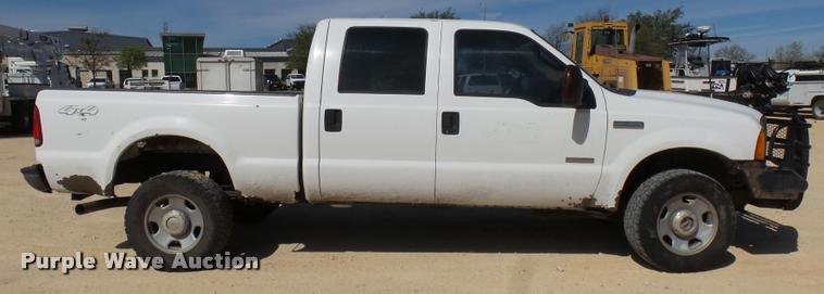 image for item DB2428 2005 Ford F350 Super Duty Crew Cab pickup truck