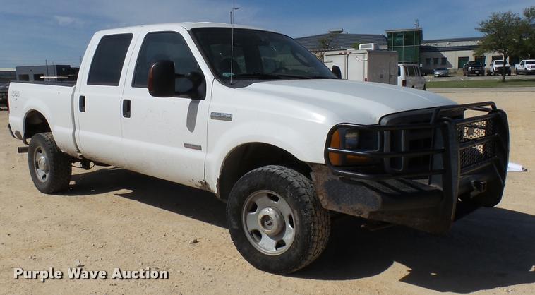 image for item DB2428 2005 Ford F350 Super Duty Crew Cab pickup truck